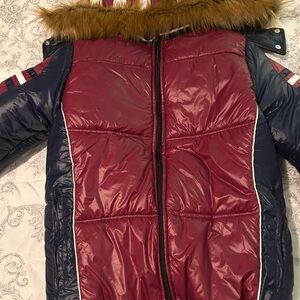 USA Stylish Burgundy and Navy Puffer Jacket with Faux Fur Trim